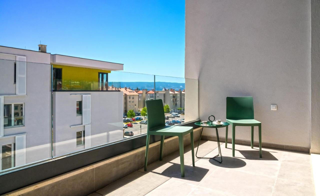 Rivus Apartments オミシュ エクステリア 写真