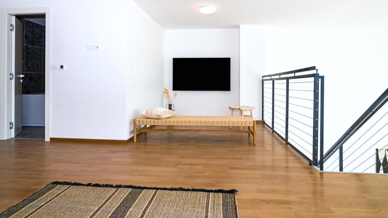 Rivus Apartments オミシュ エクステリア 写真