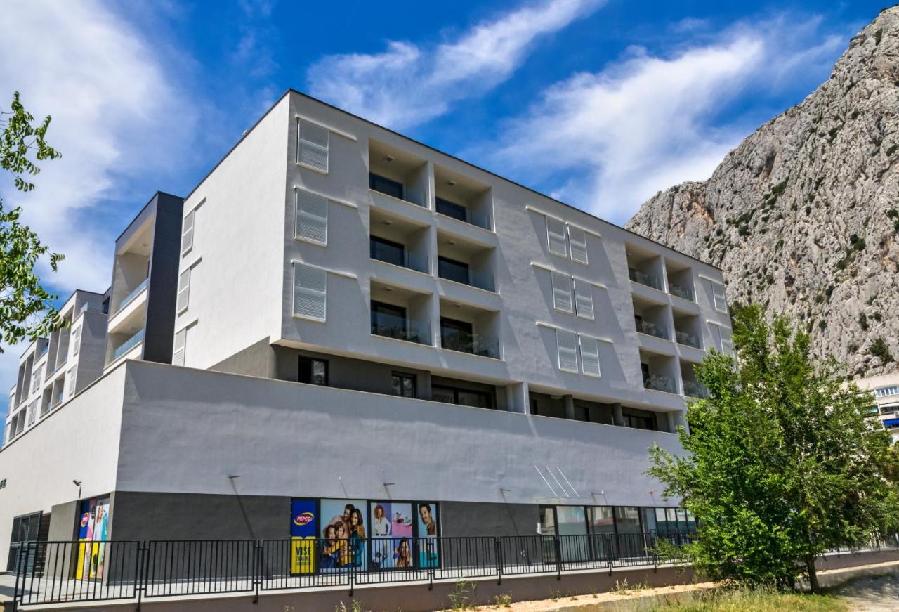 Rivus Apartments オミシュ エクステリア 写真