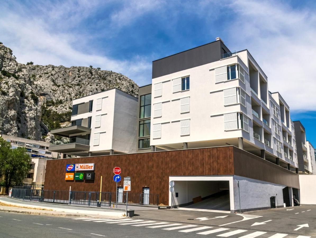 Rivus Apartments オミシュ エクステリア 写真