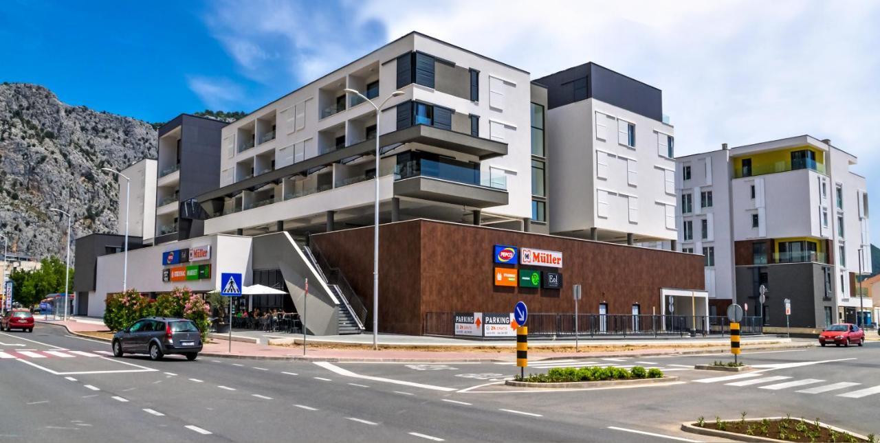 Rivus Apartments オミシュ エクステリア 写真