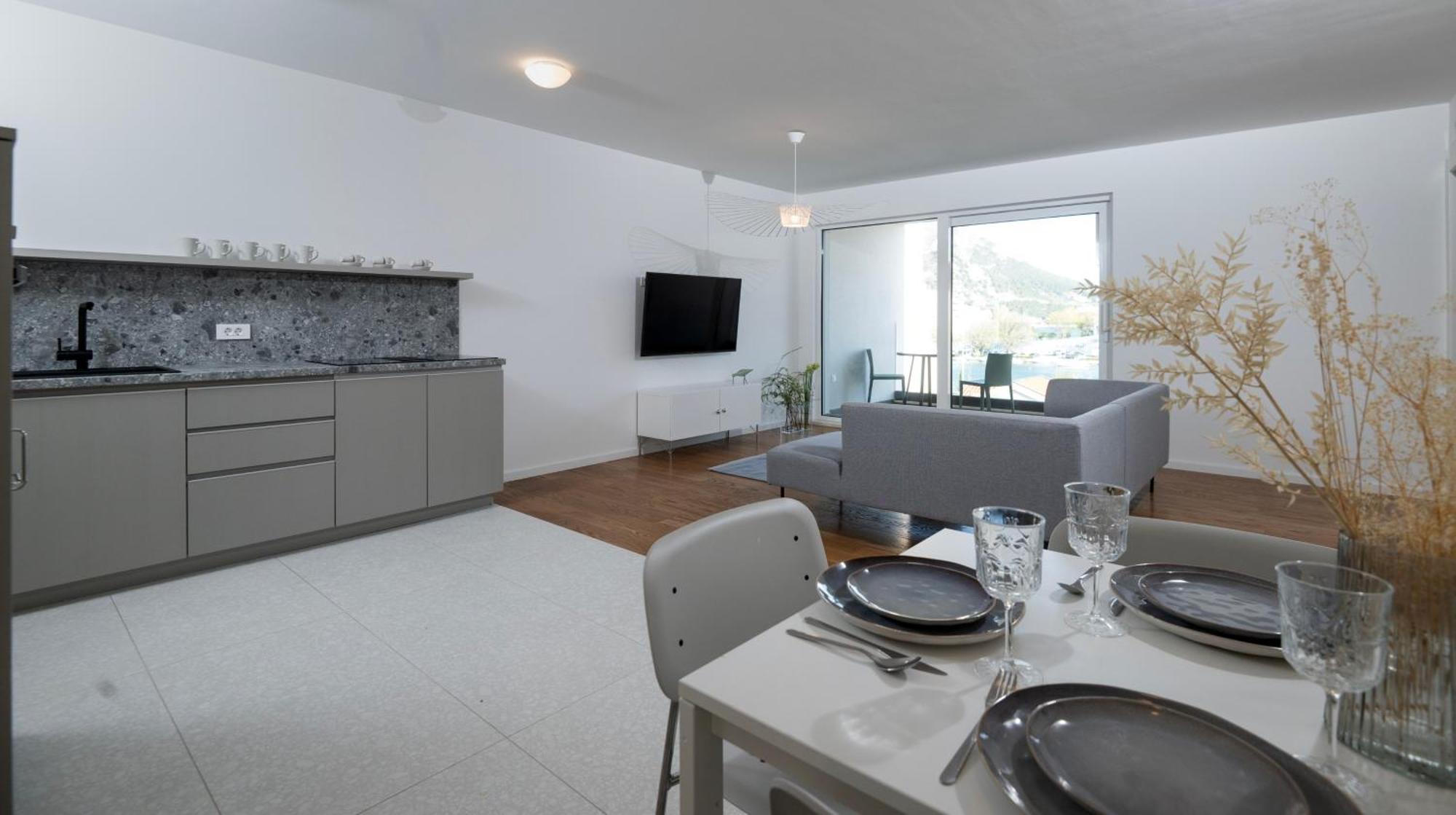 Rivus Apartments オミシュ エクステリア 写真